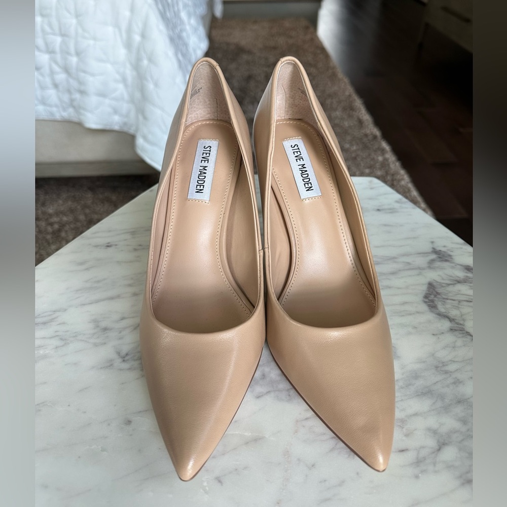 NWOT Steve Madden Luisa Pointed/Pointy Toe Nude Pumps - Size 8 - Never Worn